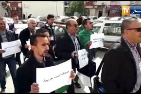 خروج الصحفيين في مسيرة سلمية بالشلف بشعار ..” نحن مع إرادة الشعب !! “