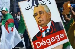 شعار يصنع الحدث في مسيرة الجمعة العاشرة