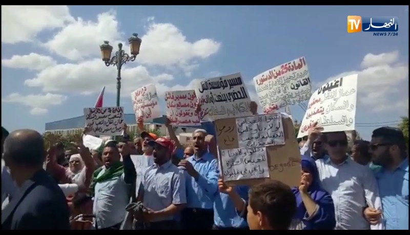 غليزان/ عمال مؤسسة النقل الحضري ينظمون مسيرة مساندة للحراك