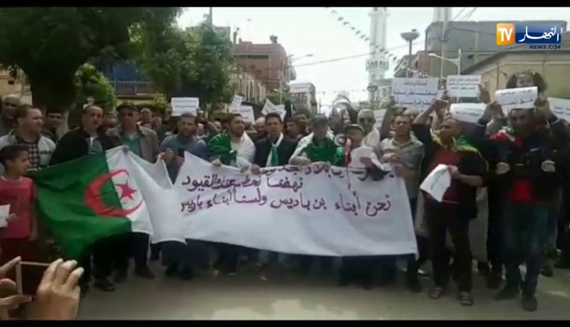 سكيكدة/ مسيرات حاشدة تنوعت فيها الشعارات..”خرجنا رافدين لعلام..مطلبنا يروح النظام”