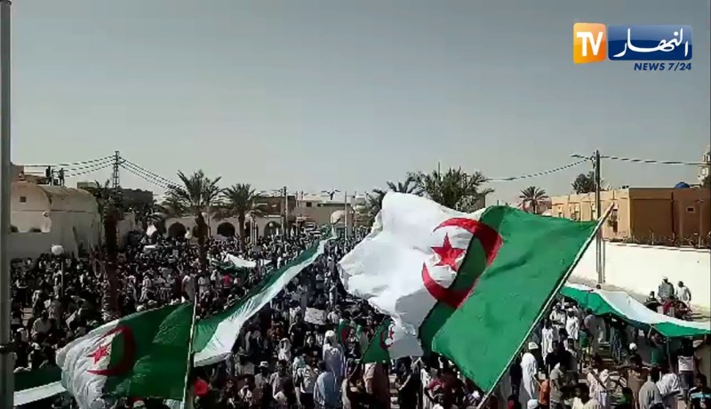 شاهد ..مسيرة سلمية بالوادي وبسكرة