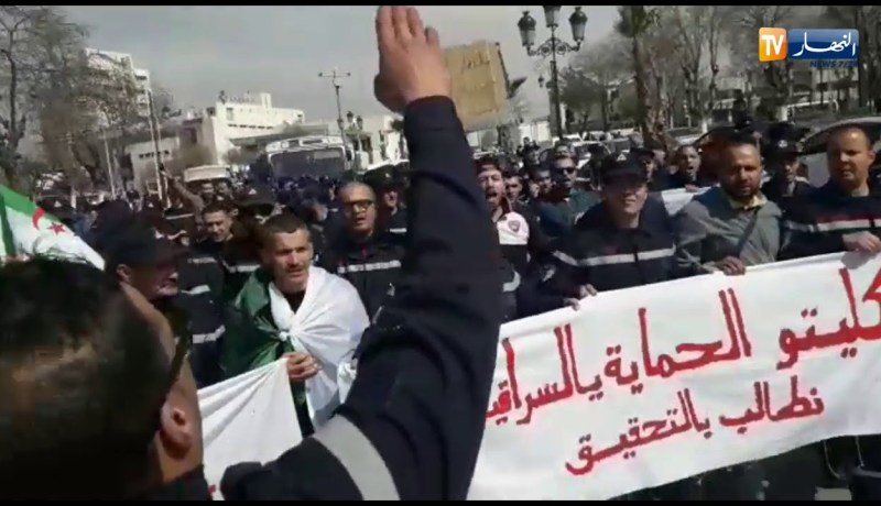 سطيف: الحماية المدنية في وقفة إحتجاجية على قائمة التوظيف التي وضعها المدير الولائي