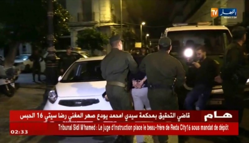 دفاع: إرهابيان يسلمان نفسيهما للسلطات العسكرية بولاية تمنراست بالناحية العسكرية السادسة