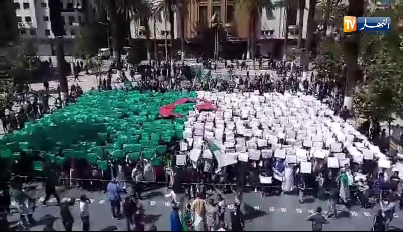سيدي بلعباس/ مسيرات حاشدة تحت العلم الجزائري بشعار..”تحيا الجزائر..يتنحاو ڨاع”