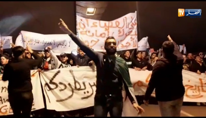 العاصمة/ طلبة في مسيرة سلمية بشعار واحد “فلسطين الشهداء”