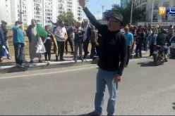 حراك/ مواطن ينظم حركة المرور في العاصمة لتفادي تعطل سير المواطنين