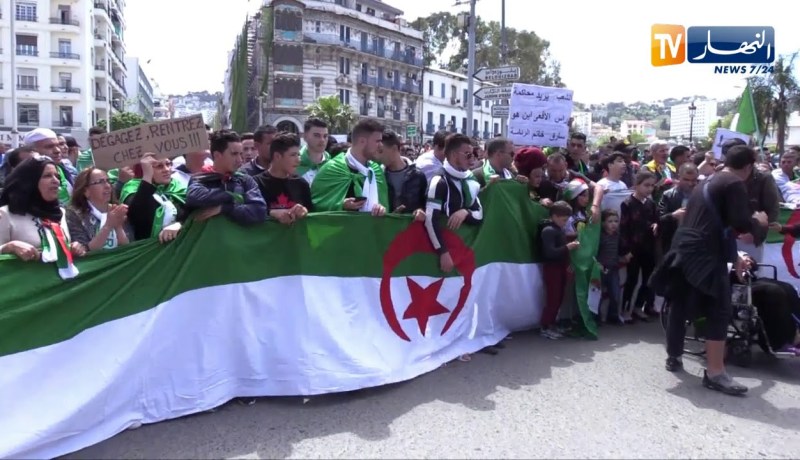 سياسة: الجمعة العاشرة.. الجزائريون بشعار “الجيش خط أحمر”.. ويتحاسبو قاع