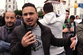 تعليم عالي: صافرات .. سلاسل بشرية .. وشارات خاصة .. هكذا ينظم الطلبة المسيرات