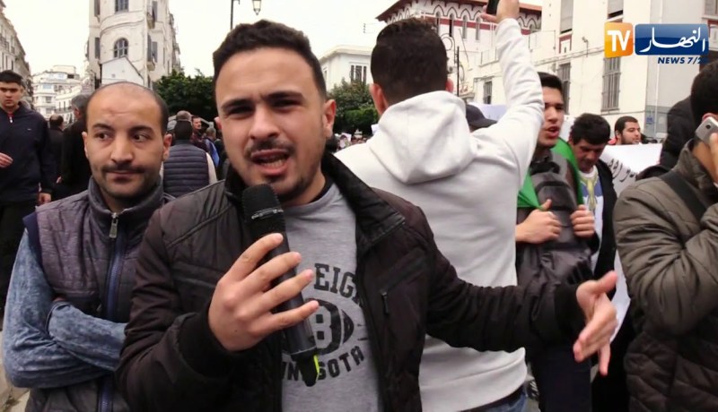 تعليم عالي: صافرات .. سلاسل بشرية .. وشارات خاصة .. هكذا ينظم الطلبة المسيرات