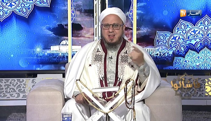 فاسألوا: حلفت أن لا أدخل دار عمي ثم ندمت وحنث فكيف تكون الكفارة؟