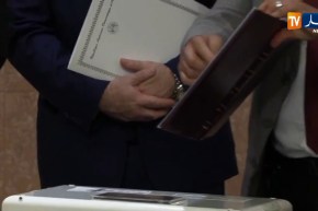 عرض نماذج النقود الجديدة بالوزارة الأولى