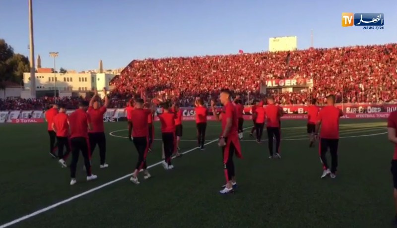 لحظة دخول لاعبي إتحاد العاصمة لملعب 08 ماي ‎