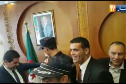 شاهد لحظة ترقية وتكريم عون الحماية المدنية البطل سحنون عبد القادر من طرف والي وهران