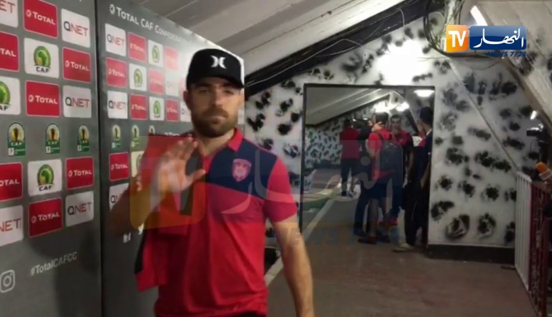 لحظة خروج لاعبي إتحاد العاصمة من غرفة تغيير الملابس