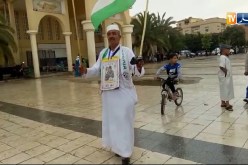 غليزان/ مواطن يتظاهر بالعلم الفلسطيني والجزائري بشعار “الجيش الشعب..خاوة خاوة”