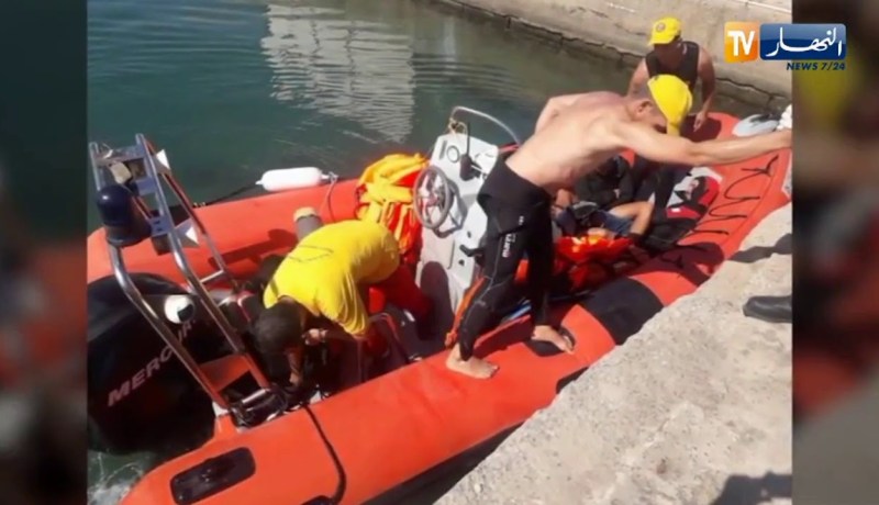 إنقاذ 14 شابا كانوا بصدد هجرة غير شرعية بعد إنقلاب زورقهم بسواحل زرالدة