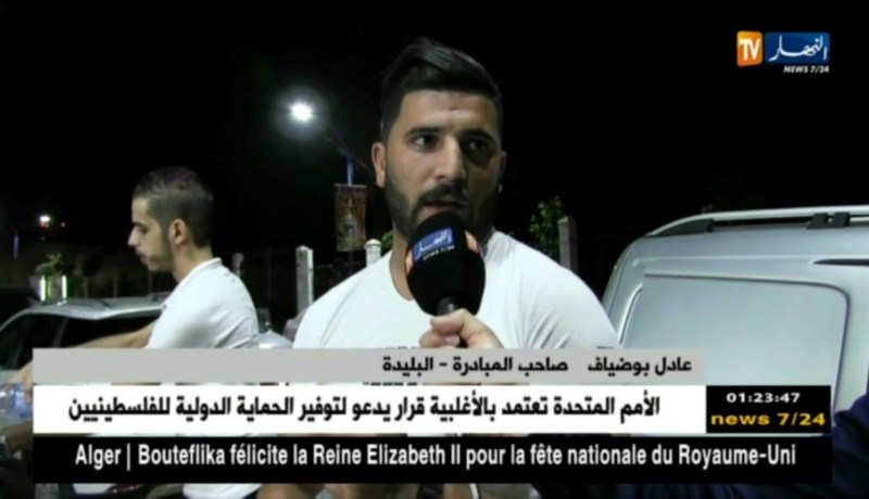 البليدة: شاب يقدم الماء الشروب للمرضى والمارة مجانا