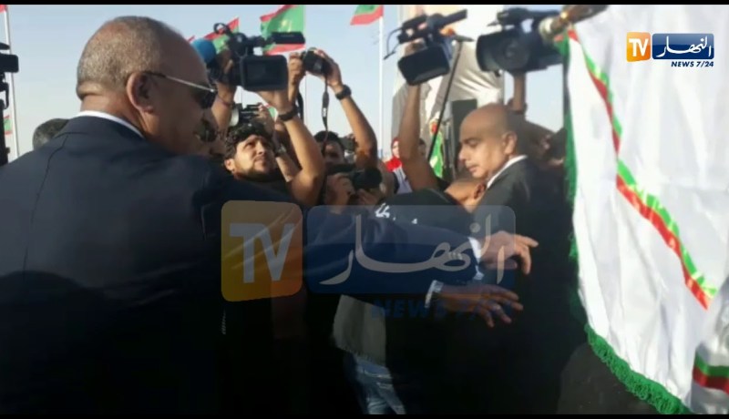 بدوي رفقة وزير الداخلية الموريطاني خلال تدشين المعبر الحدودي بين البلدين