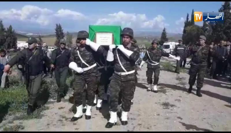 وصول جثمان الشهيد العريف المتعاقد  مجيدر كمال بتيبرقنت في ميلة !!