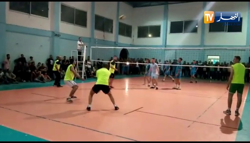 قدماء لاعبي نادي كرة الطائرة لبلدية درقينة ينشطون سهرة رياضية ممتعة