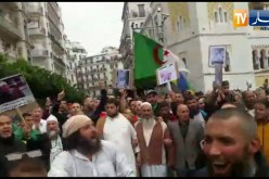 شاهد .. لحظة إلتحاق أنصار “الفيس” بالبريد المركزي لمساندة الحراك !!