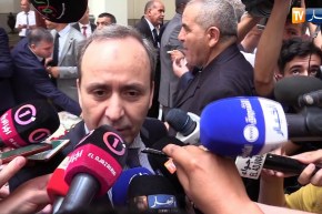 شاهد الرسالة القوية التي وجهها وزير الصحة للأطباء المقميين