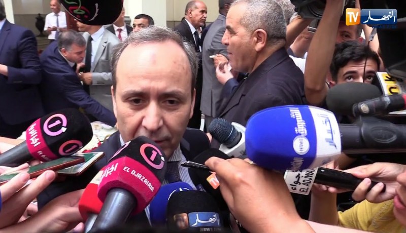 شاهد الرسالة القوية التي وجهها وزير الصحة للأطباء المقميين