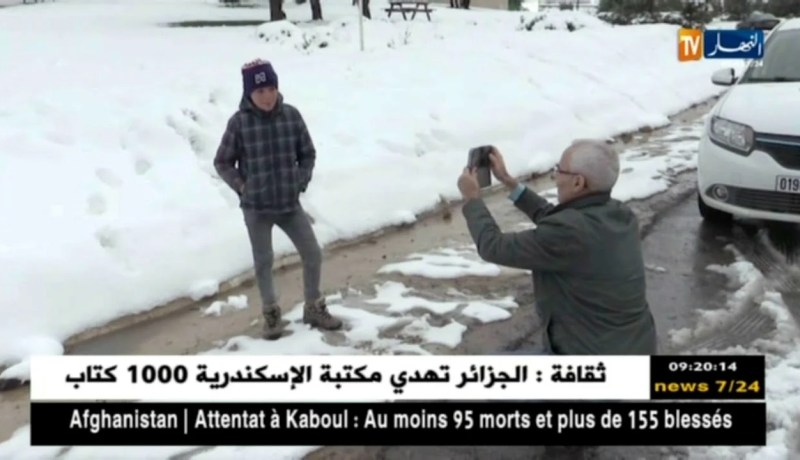 تلمسان/ بعد فتح المسالك.. جبل موطاس وجهة الكثرين للإستمتاع بالثلوج