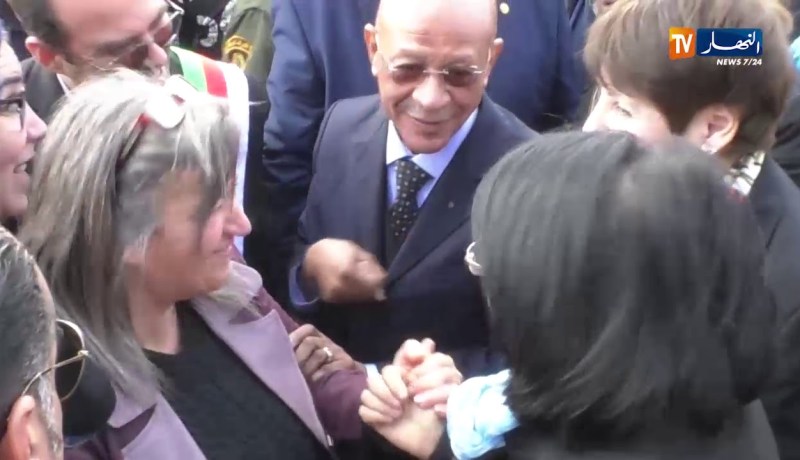 شاهد والي العاصمة ميت بالضحك على الوزيرة زرواطي