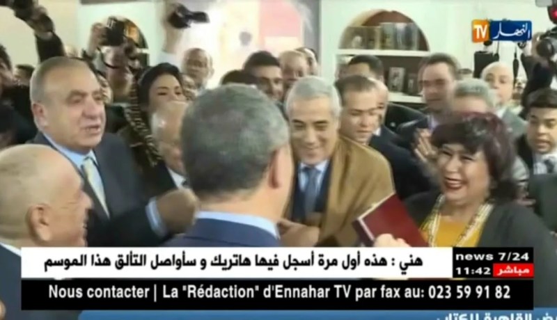 وزير الثقافة يهدي درع الجزائر لـزاهي حوّاس ومصطفى الفقي !