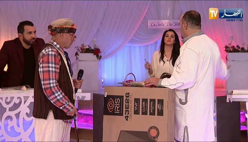 مجمع النهار يكرم الممثلين خالتي بوعلام ومراد خان