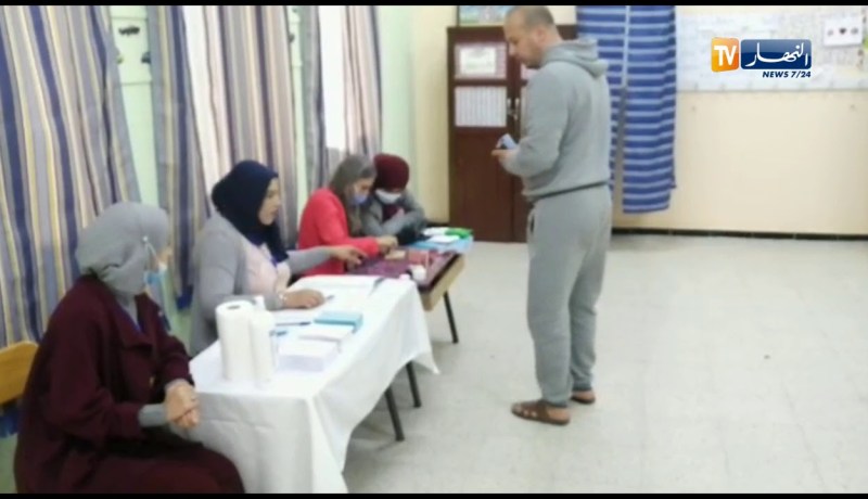 سيدي بلعباس: النهار ترصد بداية التصويت بمركز التصويت بمدرسة ابن رشد