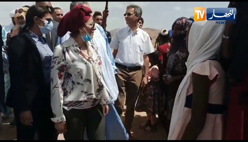 هكذا إستُقبلت وزيرة الثقافة والفنون في قرية ترهنانت بتمنراست