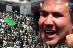 الحراك الشعبي: فريد.. كفيف يصدح صوتهكفيف ببصيرة تكنولوجية حديثة