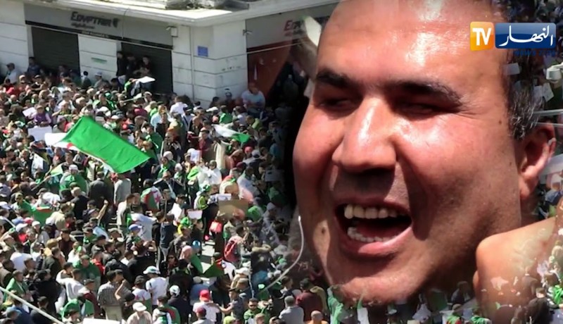 الحراك الشعبي: فريد.. كفيف يصدح صوتهكفيف ببصيرة تكنولوجية حديثة