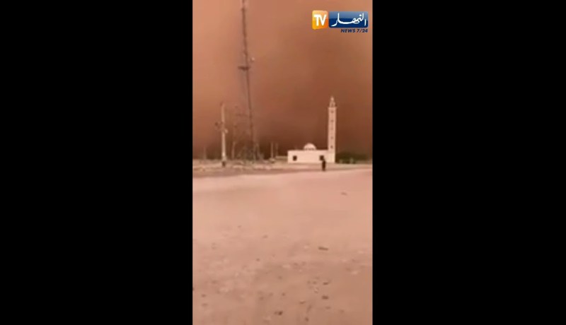 شاهد.. عاصفة رملية هائلة تجتاح ولاية الجلفة