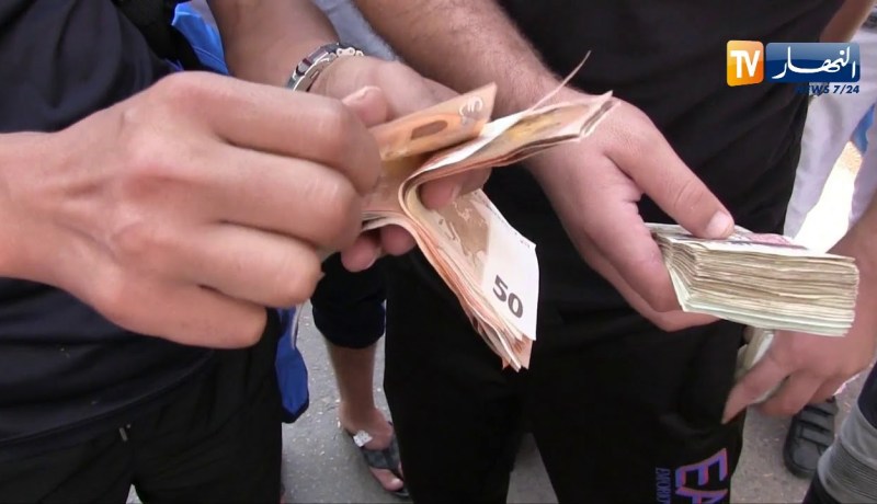 مالية: الدينار يجر المنحة السياسية إلى الحضيض لتصل إلى 100 أورو