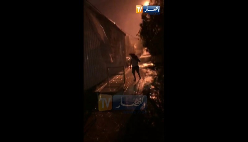 مكة  المكرمة : عاصفة قوية تقتلع  بعض مخيمات عرفة..وحجاج يفرون