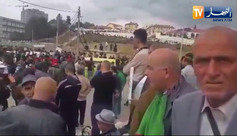 مسيرة حاشدة بالبويرة للجمعة الحادية عشر دعما للحراك الشعبي