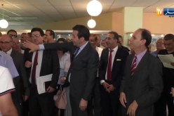شاهد الوزير جلاب ينظم المصدرين لإلتقاط صورة تذكارية