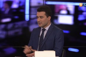 بسبب مخاوف من تفشي فيروس “كورونا”..إقبال كبير على شراء مختلف السلع الغذائية