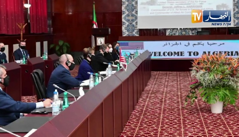 الأمين العام لوزارة الدفاع الوطني يستقبل كاتبة القوات الجوية الأمريكية