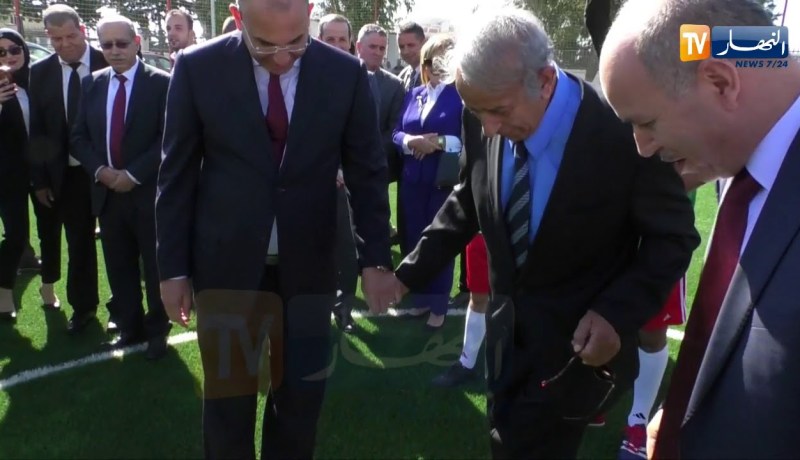 شاهد..لهبيري يداعب الكرة على طريقة الّلاعبين الكبار