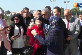 لهبيري يأخذ “سيلفي” مع طلبة المدرسة  الوطنية للإدارة