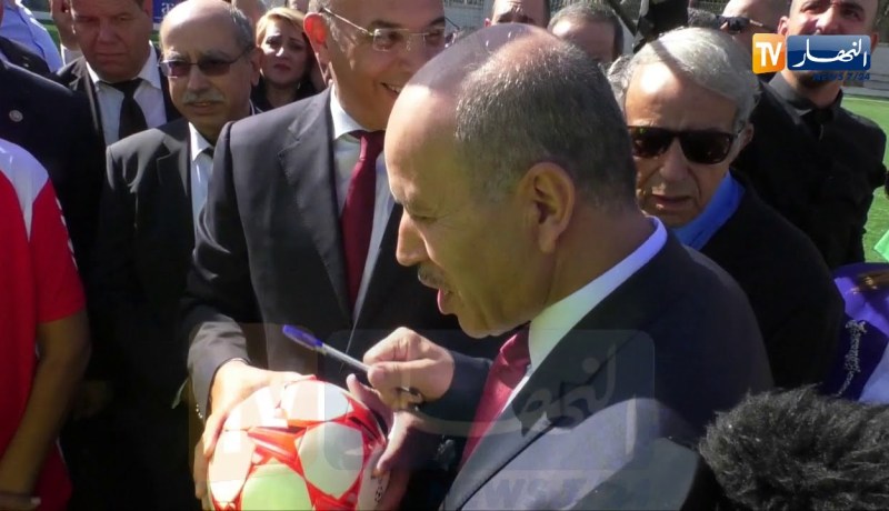 شاهد ..”قصة زعلان مع الستيلو ..!!”