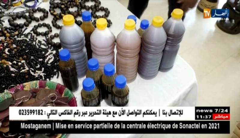 فن/ تحف فنية لدولة مالي تسحر زوار صالون الإبداع