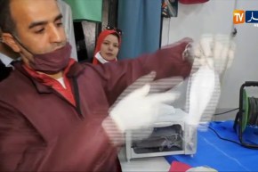 تبسة/ مؤسسة مصغرة تبادر بصناعة الكمامات والألبسة الوقائية وتوزيعها مجانا