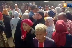 لحظة إخراج المرحوم ريان من بيته إلى مثواه الأخير
