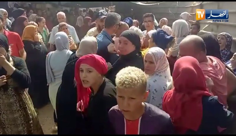 لحظة إخراج المرحوم ريان من بيته إلى مثواه الأخير