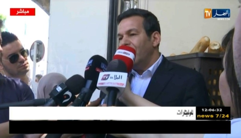 وزير التجارة يقف على مدى الإلتزام بالمداومة يومي العيد